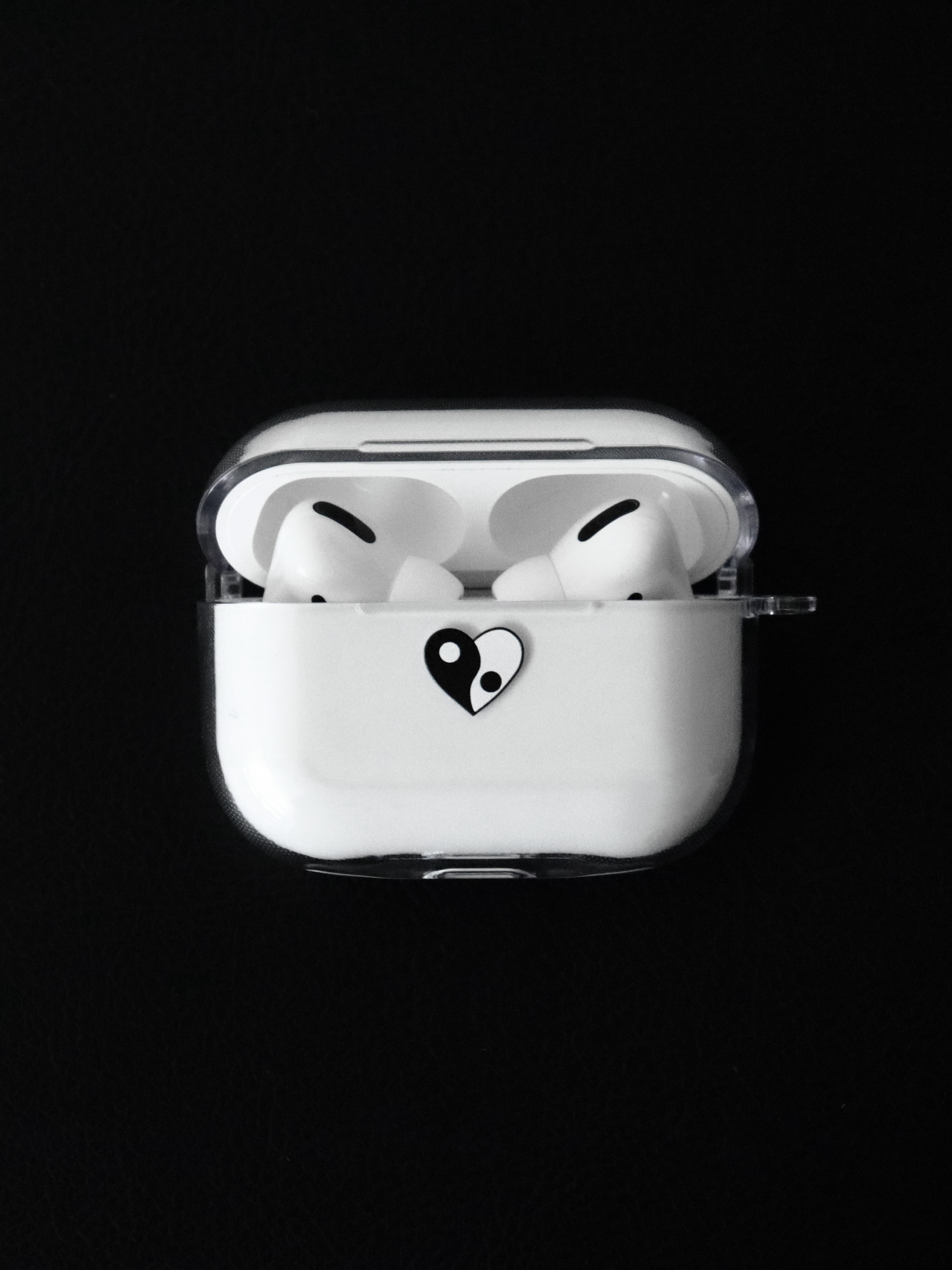 Heart Curve Airpods Case
